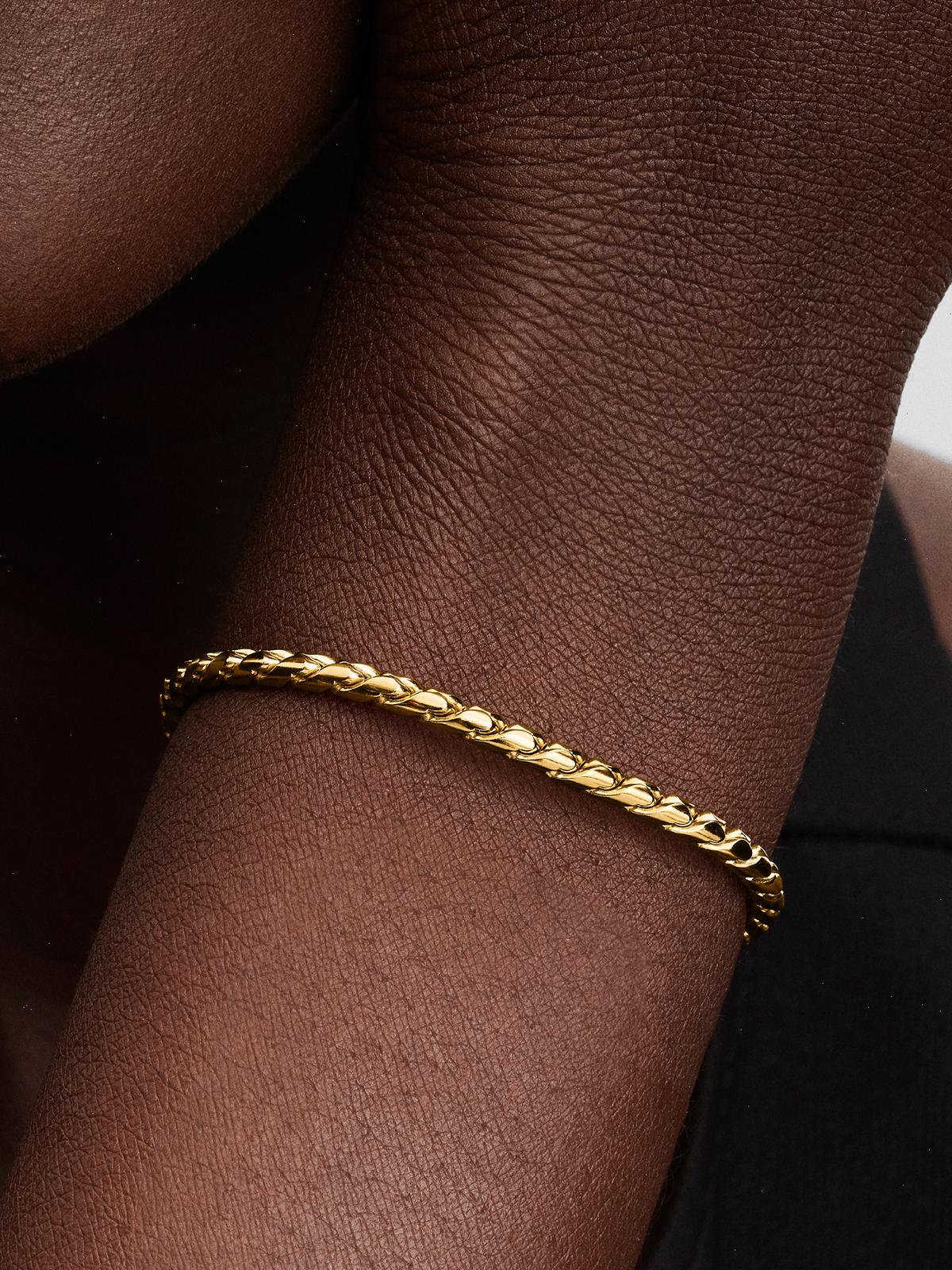 Round Clasp Wing Chain Bracelet - 14k gold plating