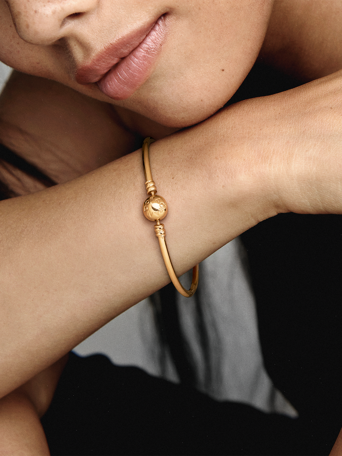 FINAL SALE - Pandora Moments Bangle - 14k gold