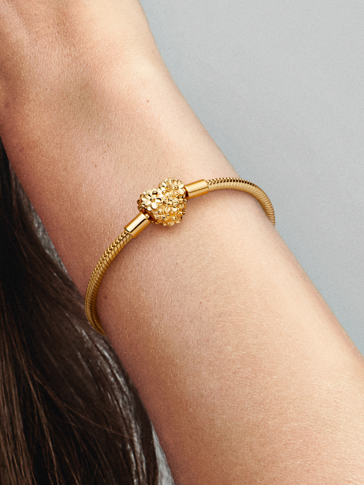 My Pandora Daisy Heart Clasp Snake Chain Bracelet - 0.009 ct TW, 14k gold plating