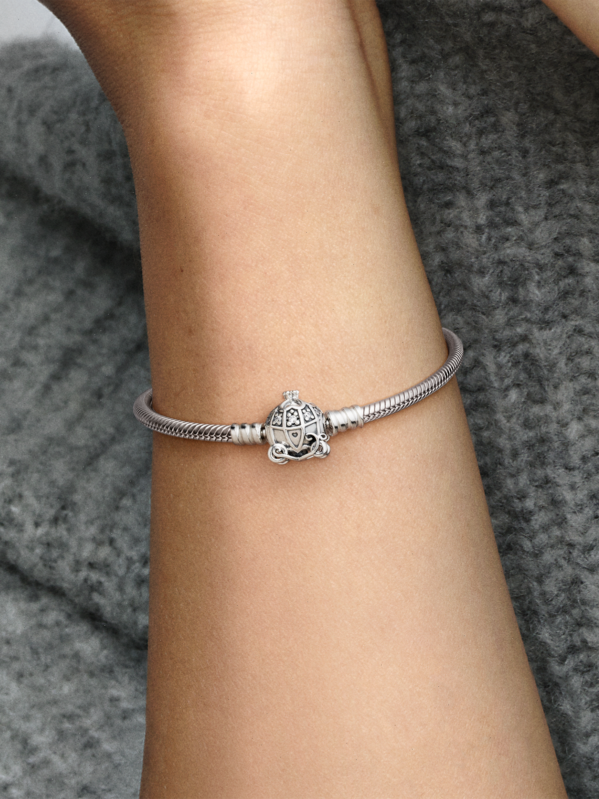 Disney Cinderella Pumpkin Coach Clasp Pandora Moments Bracelet - Sterling silver