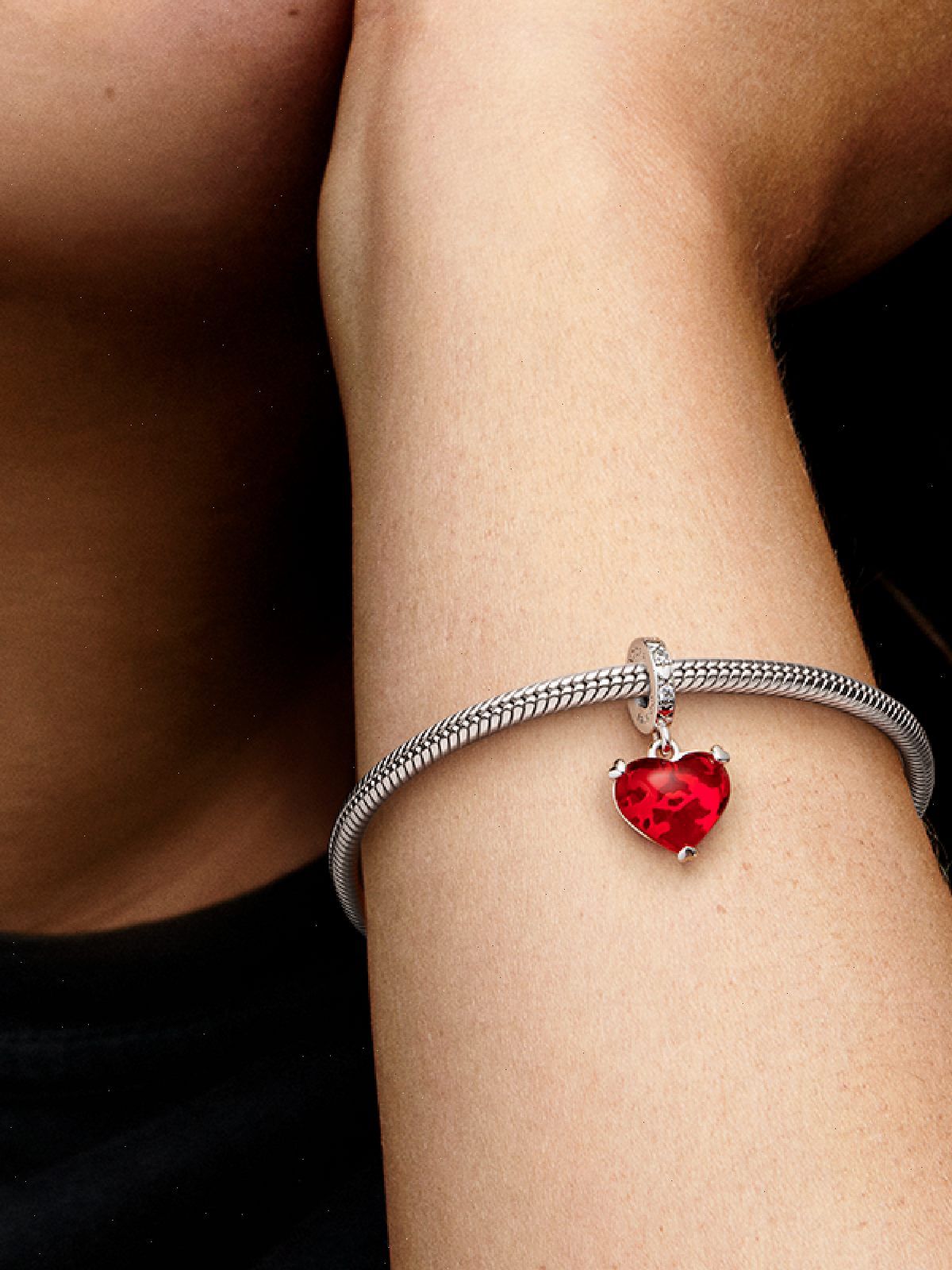 Disney Mickey & Minnie Mouse Kiss Red Murano Glass Dangle Charm - Sterling silver