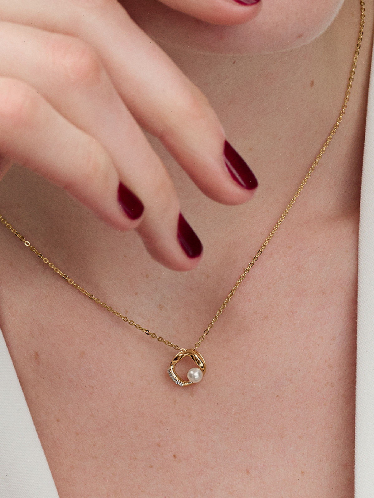 Organically Shaped Pavé Circle & Treated Freshwater Cultured Pearl Collier Necklace - 14k gold plating